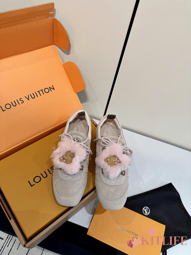 Kitlife Louis Vuitton Sneakerina Shoes Taupe Suede - 1