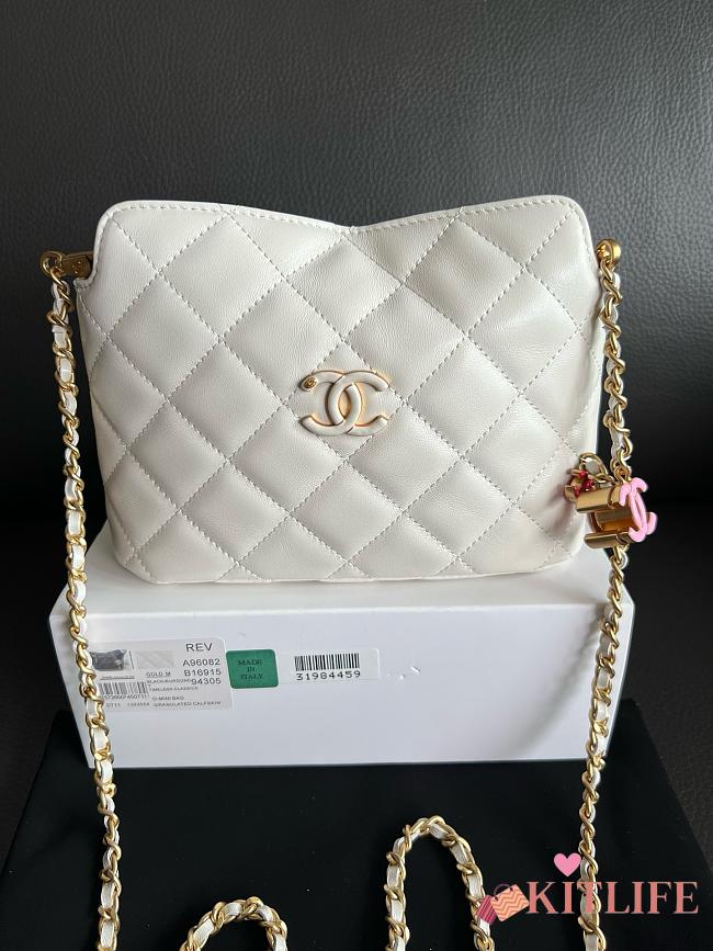 Kitlife Chanel Small Hobo Bag White 19x24x7cm - 1