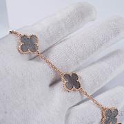 Kitlife Van Cleef & Arpels Bracelet Pink in Grey - 2