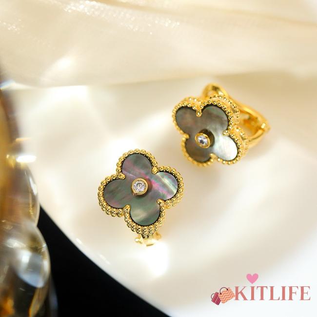 Kitlife Van Cleef & Arpels Vintage Alhambra Ring in Grey - 1