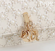 Kitlife Dior Embroidered Beaded White Chain Bag 21x11.5x4cm  - 2