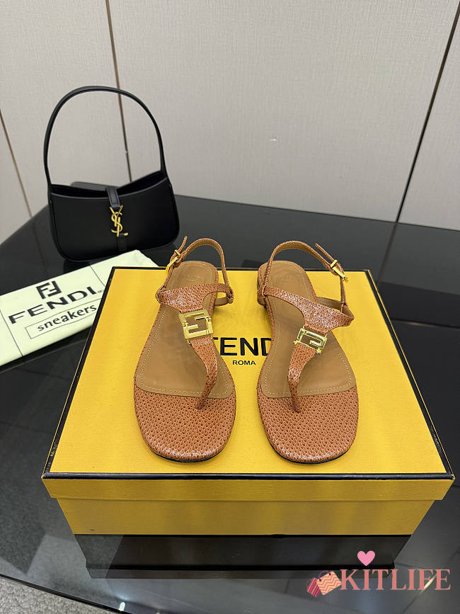 Kitlife Fendi Delfina FFold Dark Flip-flops Beige Cowhide Leather  - 1