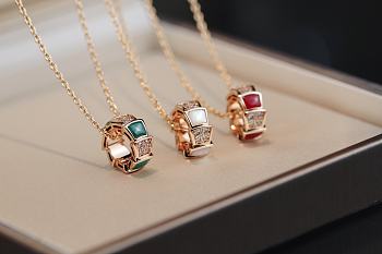 Kitlife Bvlgari Serpenti Necklace With Green / White / Red Pendant