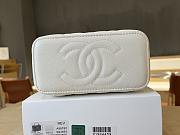 Kitlife Chanel Long Vanity With Chain White Grained Calfskin, Imitation Pearl A96182 9.5x17x8cm  - 2