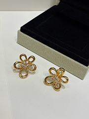 Kitlife Van Cleef & Arpels Gold Floral Earrings - 1