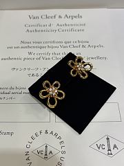 Kitlife Van Cleef & Arpels Gold Floral Earrings - 5