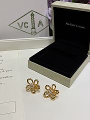 Kitlife Van Cleef & Arpels Gold Floral Earrings - 2