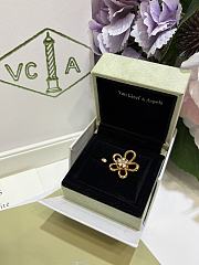 Kitlife Van Cleef & Arpels Gold Floral Ring - 2