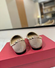 Kitlife Valentino Garavani Beige Patent Rockstud Ballet Flats - 2