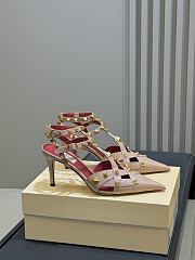 Kitlife Valentino Garavani Studdy Kidskin Pumps Beige - 1