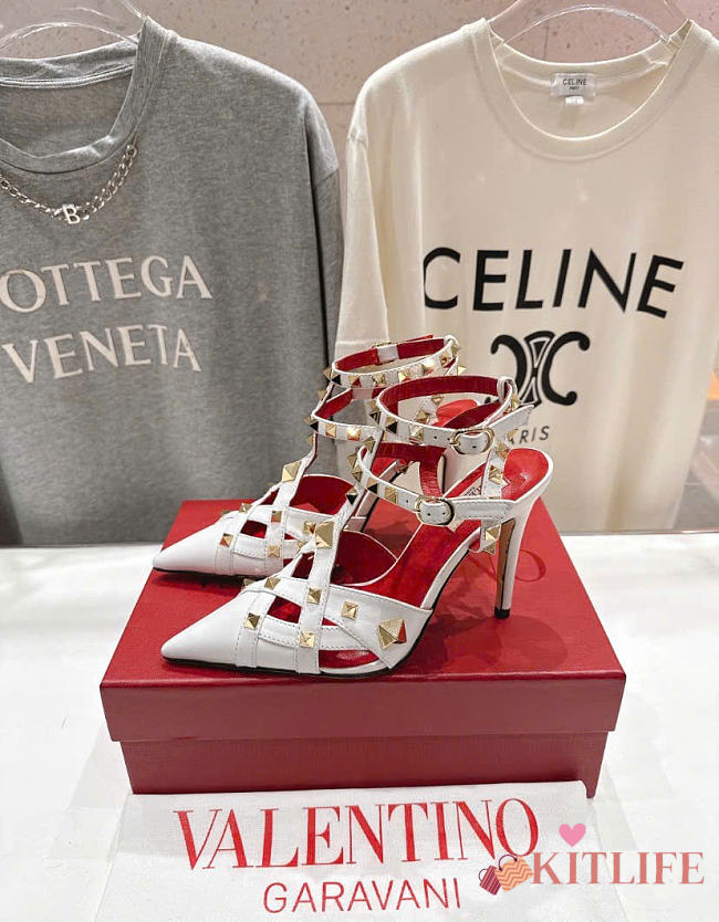 Kitlife Valentino Garavani Studdy Kidskin Pumps White - 1
