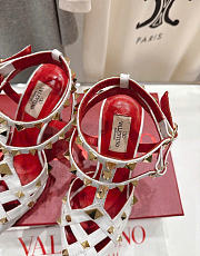 Kitlife Valentino Garavani Studdy Kidskin Pumps White - 4