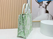 Kitlife Dior Large Book Tote with Strap Green Multicolor Toile de Jouy Clover Embroidery and White Dior Médaillon 41x14x32cm - 6