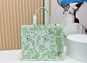 Kitlife Dior Large Book Tote with Strap Green Multicolor Toile de Jouy Clover Embroidery and White Dior Médaillon 41x14x32cm - 3