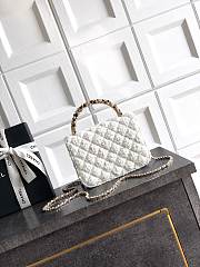 Kitlife Chanel Clutch With Chain White Tweed, Imitation Pearls & Gold-Tone Metal AP4975 10.5x15x5.5cm  - 4