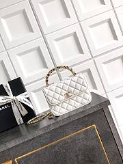 Kitlife Chanel Clutch With Chain White Calfskin, Imitation Pearls & Gold-Tone Metal AP4975 10.5x15x5.5cm  - 1