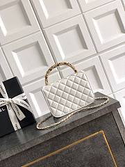 Kitlife Chanel Clutch With Chain White Calfskin, Imitation Pearls & Gold-Tone Metal AP4975 10.5x15x5.5cm  - 2