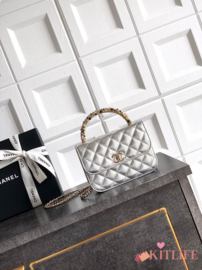 Kitlife Chanel Clutch With Chain Silver Calfskin, Imitation Pearls & Gold-Tone Metal AP4975 10.5x15x5.5cm  - 1