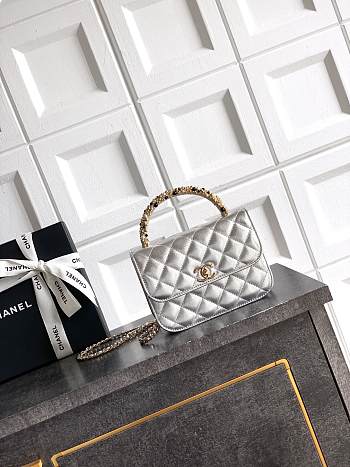 Kitlife Chanel Clutch With Chain Silver Calfskin, Imitation Pearls & Gold-Tone Metal AP4975 10.5x15x5.5cm 
