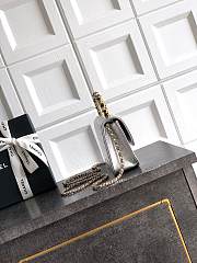 Kitlife Chanel Clutch With Chain Silver Calfskin, Imitation Pearls & Gold-Tone Metal AP4975 10.5x15x5.5cm  - 3