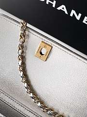 Kitlife Chanel Clutch With Chain Silver Calfskin, Imitation Pearls & Gold-Tone Metal AP4975 10.5x15x5.5cm  - 2