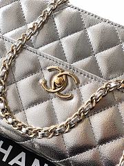 Kitlife Chanel Clutch With Chain Silver Calfskin, Imitation Pearls & Gold-Tone Metal AP4975 10.5x15x5.5cm  - 4