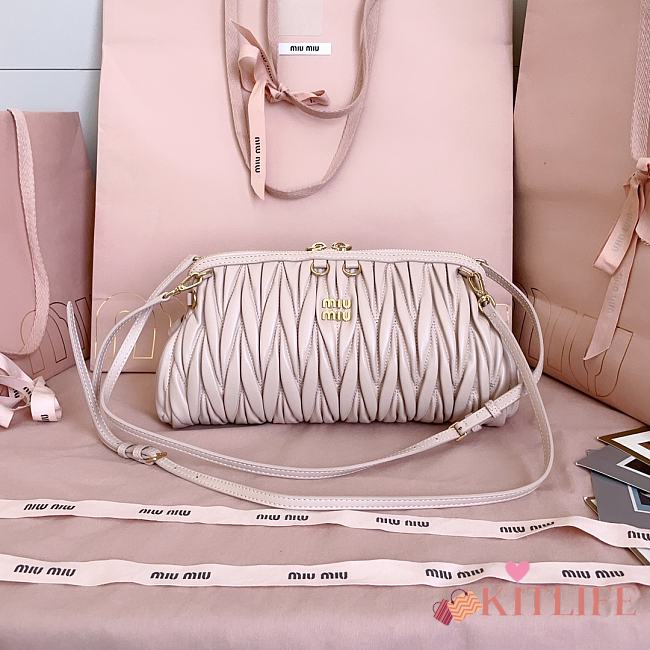 Kitlife Miu Miu Caprice Matelassé Light Pink Nappa Leather Clutch 28x14.5x10cm - 1