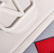 Kitlife Valentino Garavani Loco Vlogo Signature Bag White 22x16x7cm - 5