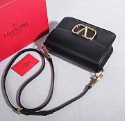 Kitlife Valentino Garavani Loco Vlogo Signature Bag Black 22x16x7cm  - 3
