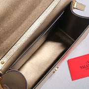Kitlife Valentino Garavani Loco Vlogo Signature Bag Gold 22x16x7cm  - 4