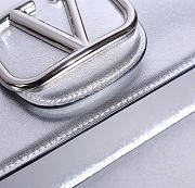 Kitlife Valentino Garavani Loco Vlogo Signature Bag Silver 22x16x7cm - 4