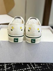 Kitlife Dior Saltwind Sneaker White Cotton Embroidered with Multicolor Dior Daisy Motif - 3