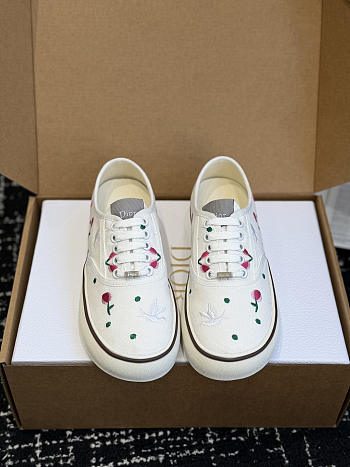 Kitlife Dior Saltwind Sneaker White Cotton Embroidered with Multicolor Doves & Roses Motif