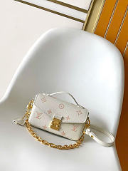 Kitlife Louis Vuitton Pochette Métis East West Milky White/Peach M27575 21.5x13.5x6cm - 1