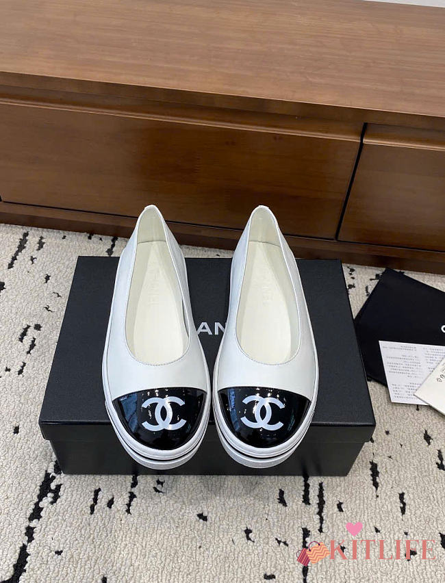 Kitlife Chanel 26P Slip-on Shoes White  - 1