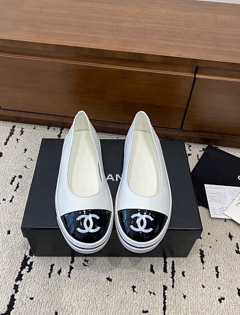 Kitlife Chanel 26P Slip-on Shoes White 