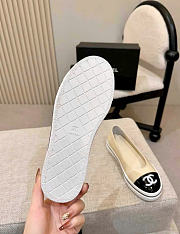 Kitlife Chanel 26P Slip-on Shoes Beige - 4