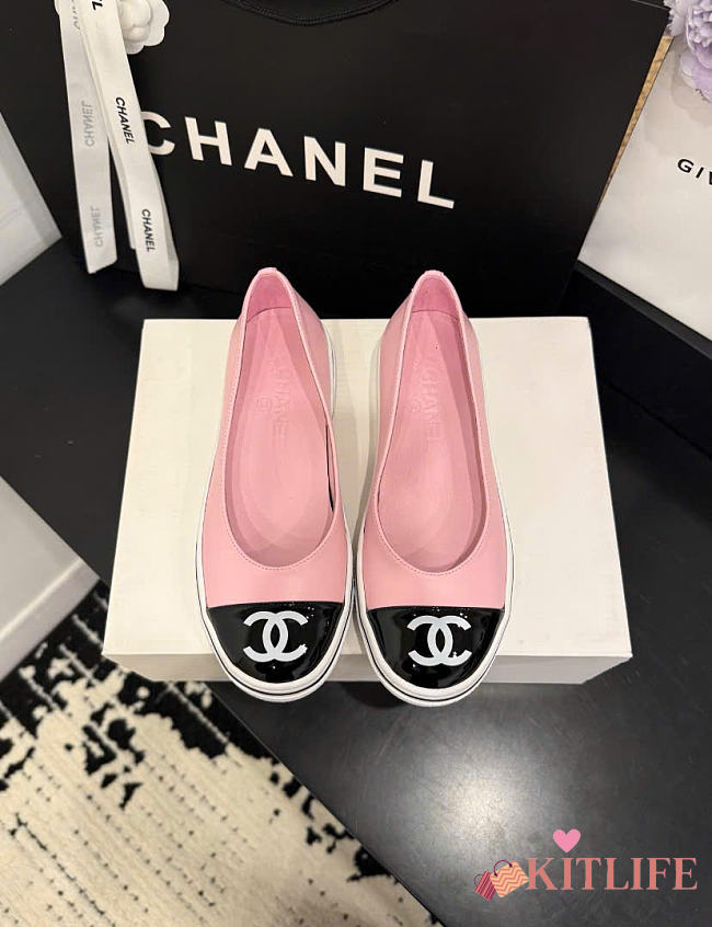 Kitlife Chanel 26P Slip-on Shoes Pink - 1