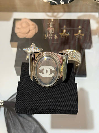 Kitlife Chanel Silver Oval Mirror-Finish Double C Open Bracelet