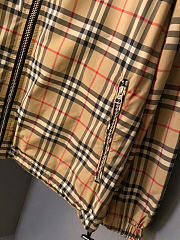 Kitlife Burberry Reversible Check Hooded Jacket Beige & Black - 4