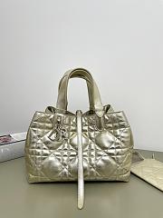 Kitlife Dior Medium Toujours Bag Metallic Gold-Tone Macrocannage Calfskin 28.5x19x21cm - 1
