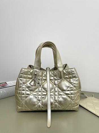 Kitlife Dior Medium Toujours Bag Metallic Gold-Tone Macrocannage Calfskin 28.5x19x21cm