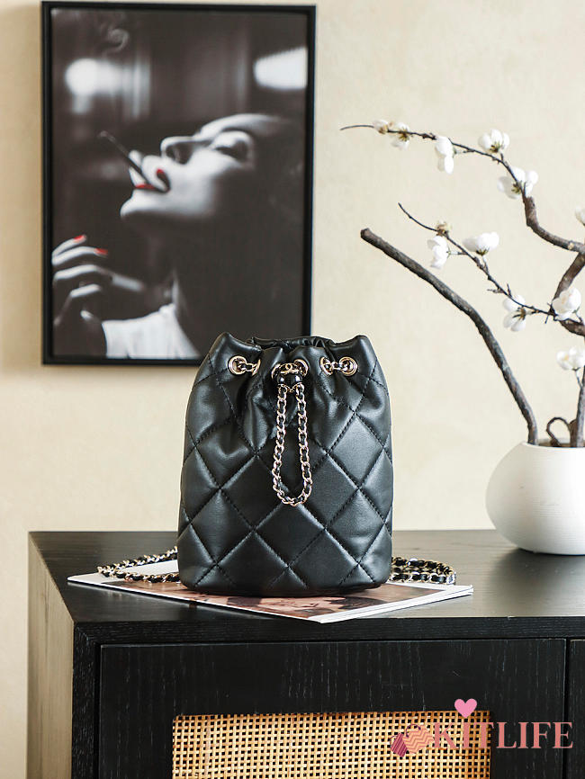Kitlife Chanel Logo Script Drawstring Chain Backpack Black Quilted Shiny Lambskin AS4810 22x17x7.5cm - 1