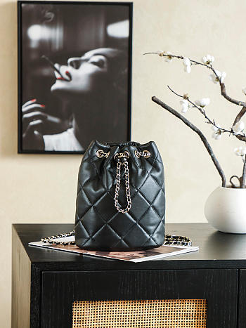 Kitlife Chanel Logo Script Drawstring Chain Backpack Black Quilted Shiny Lambskin AS4810 22x17x7.5cm