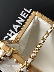 Kitlife Chanel White Pearlescent Lambskin, Artificial Pearls & Gold-colored Metal Clutch AS5912 10x20x7cm - 3