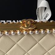 Kitlife Chanel Beige Pearlescent Lambskin, Artificial Pearls & Gold-colored Metal Clutch AS5912 10x20x7cm  - 3