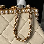 Kitlife Chanel Beige Pearlescent Lambskin, Artificial Pearls & Gold-colored Metal Clutch AS5912 10x20x7cm  - 2