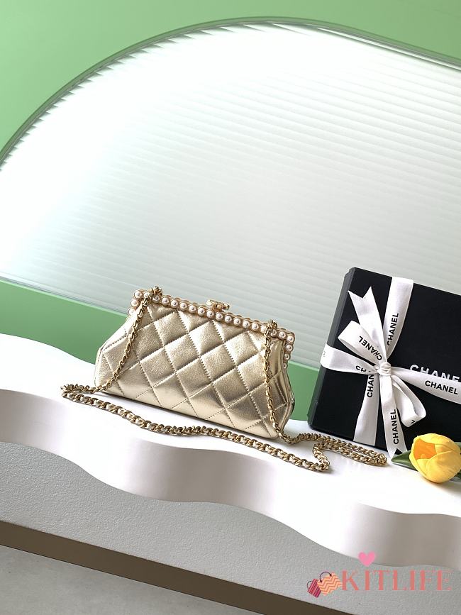Kitlife Chanel Gold Pearlescent Lambskin, Artificial Pearls & Gold-colored Metal Clutch AS5912 10x20x7cm - 1