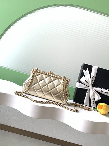 Kitlife Chanel Gold Pearlescent Lambskin, Artificial Pearls & Gold-colored Metal Clutch AS5912 10x20x7cm