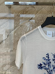 Kitlife Dior Short-Sleeved Embroidered Sweater White Virgin Wool and Silk with Bleu Myosotis Toile de Jouy Floral Garden Motif - 6